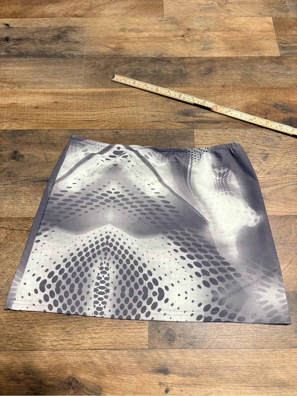 Edikted Gray White Snakeskin Print Mini Skirt Size Large Y2K Bodycon